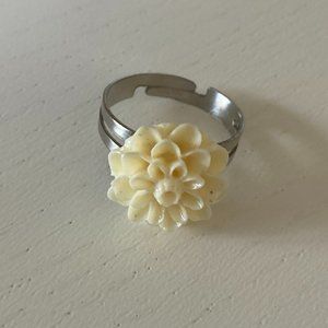 White resin flower adjustable ring